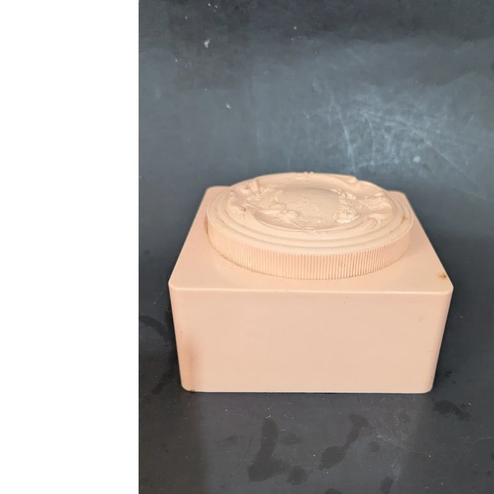 Vintage Evyan Pink Powder Box Embossed Lid‎ Vanity Collectible